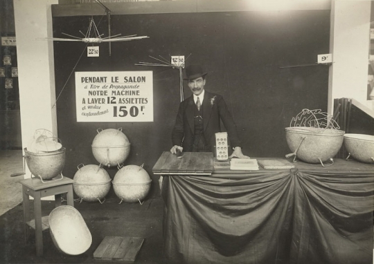 Ouvre-huître, Salon des appareils ménagers en 1923